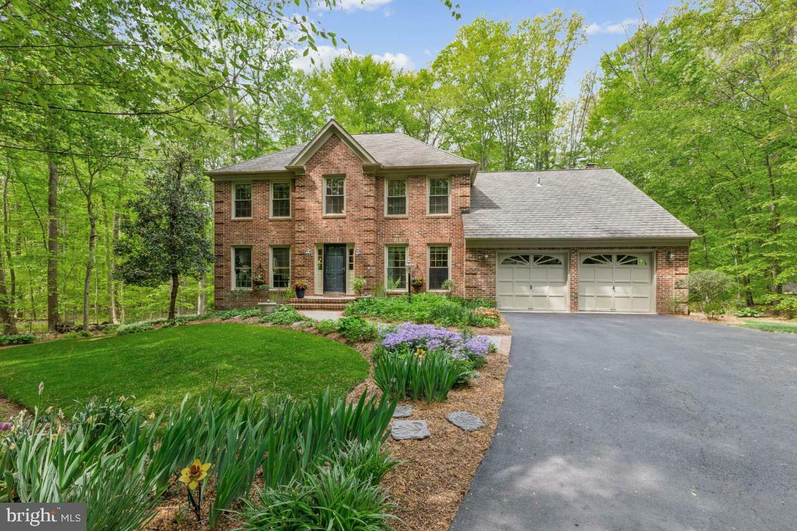 Property Photo: 6818 Brimstone Lane VA 22039
