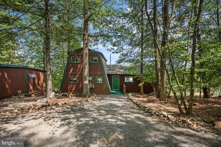 Property Photo:  685 N Maple  VA 22842 