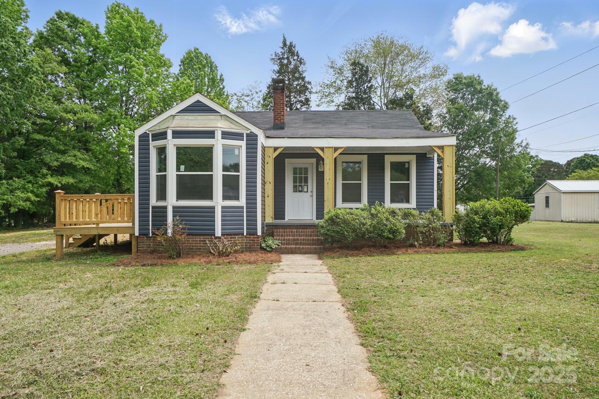 Property Photo: 410 E 17th Street NC 28083