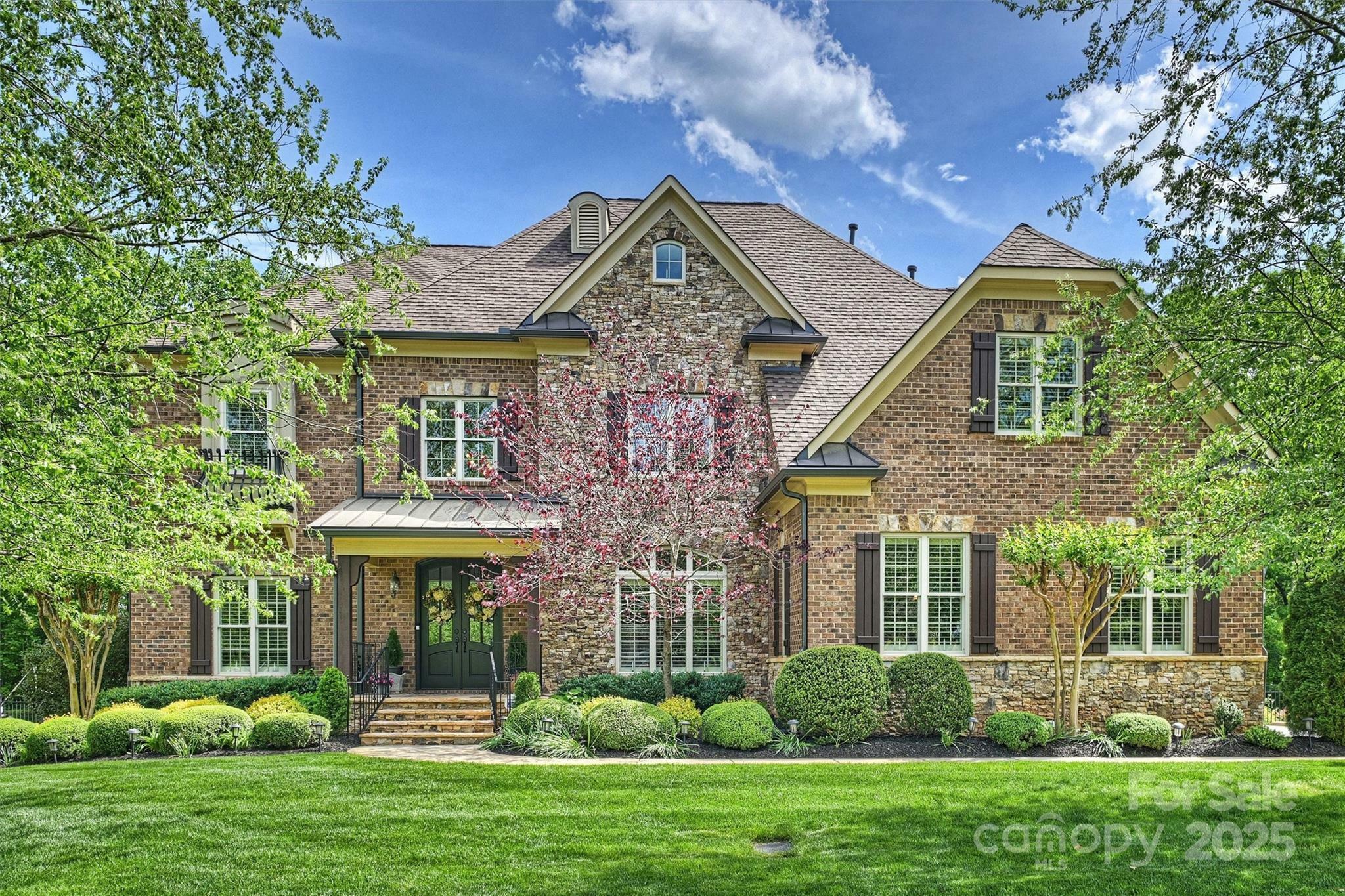 Property Photo:  2001 Arundale Lane  NC 28104 