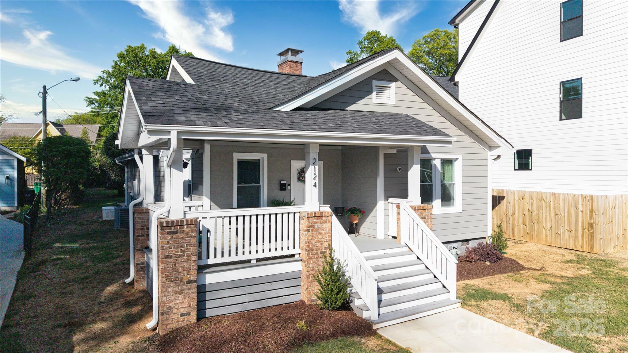 2124 Roslyn Avenue  Charlotte NC 28208 photo