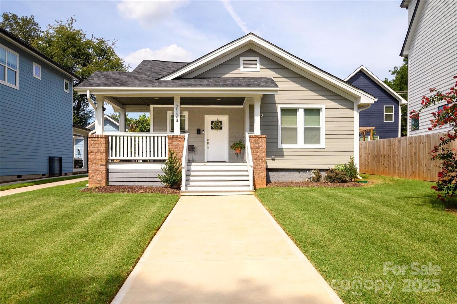 Property Photo:  2124 Roslyn Avenue  NC 28208 