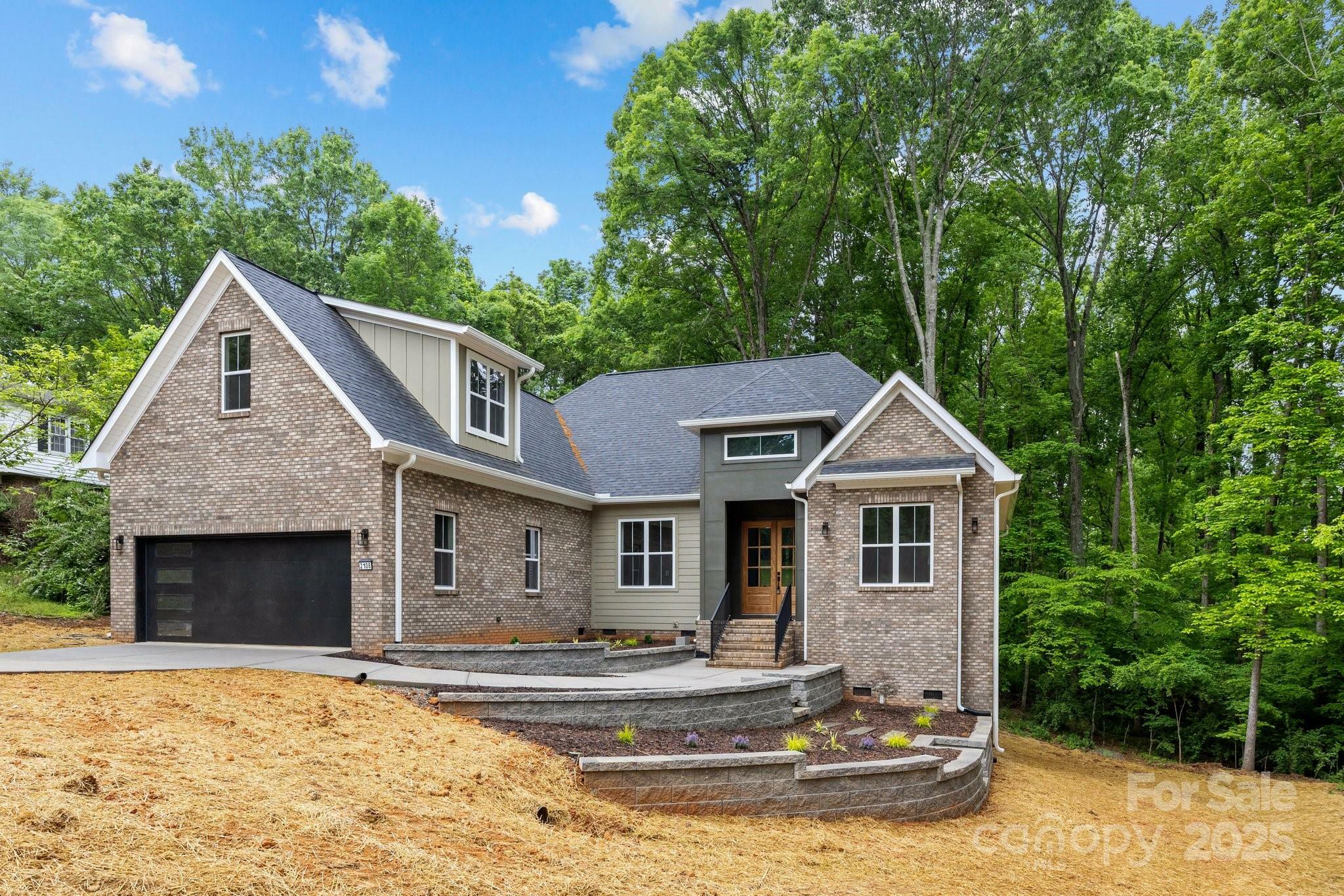 Property Photo: 2108 Lakeview Circle NC 28105