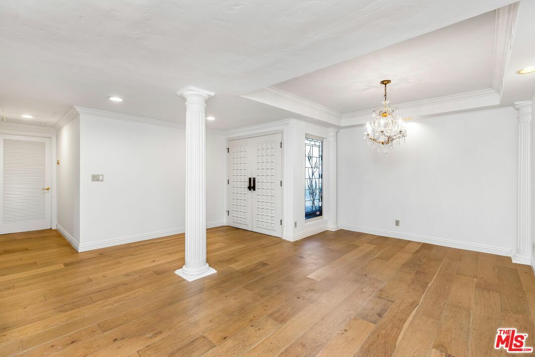 Property Photo: 3045 Dona Susana Dr CA 91604