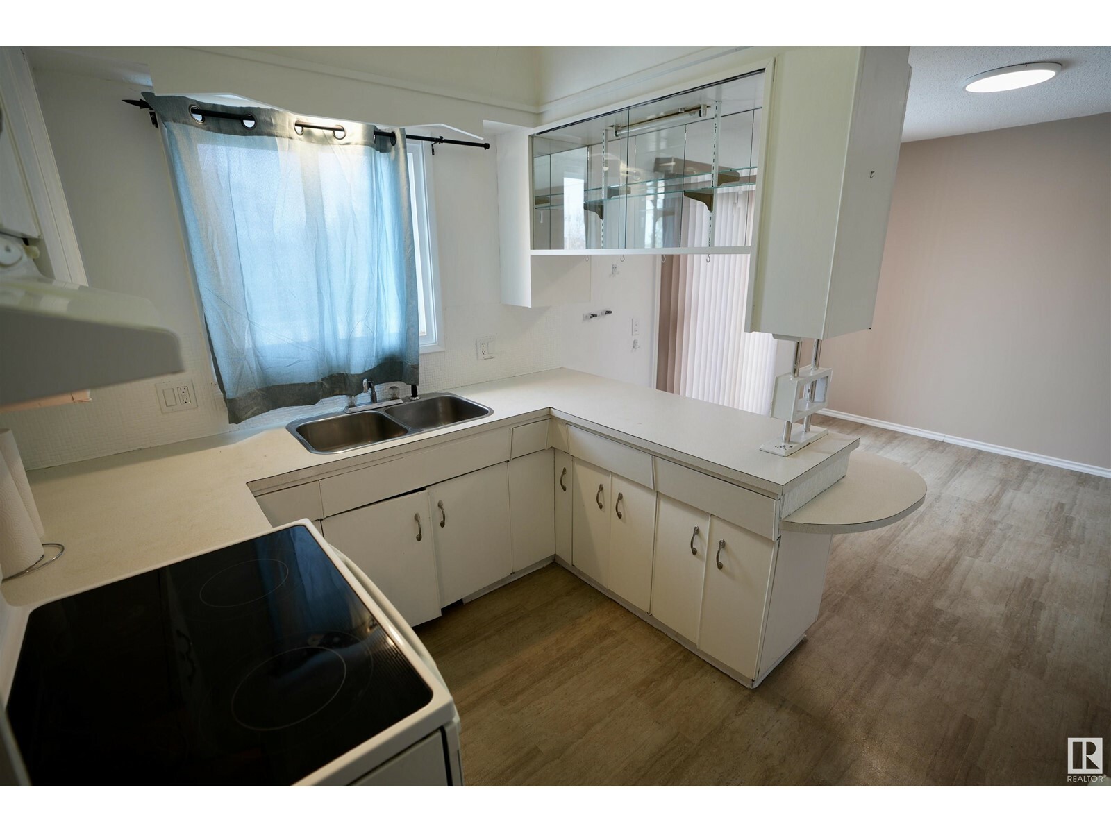 Property Photo: 5034 54 Av AB T0A 3A1