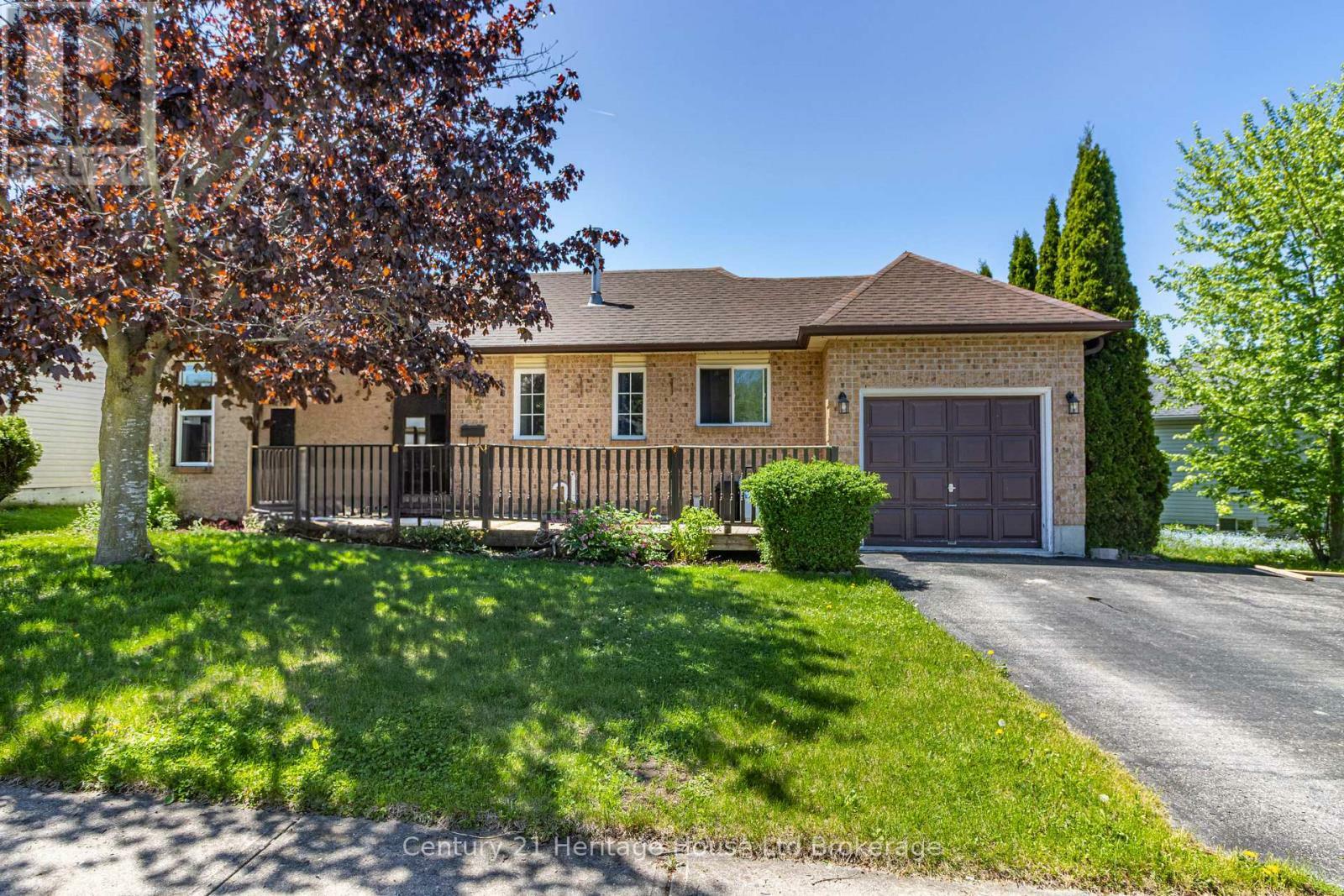 Property Photo: 42 Pebble Beach Court ON N4S 8X2