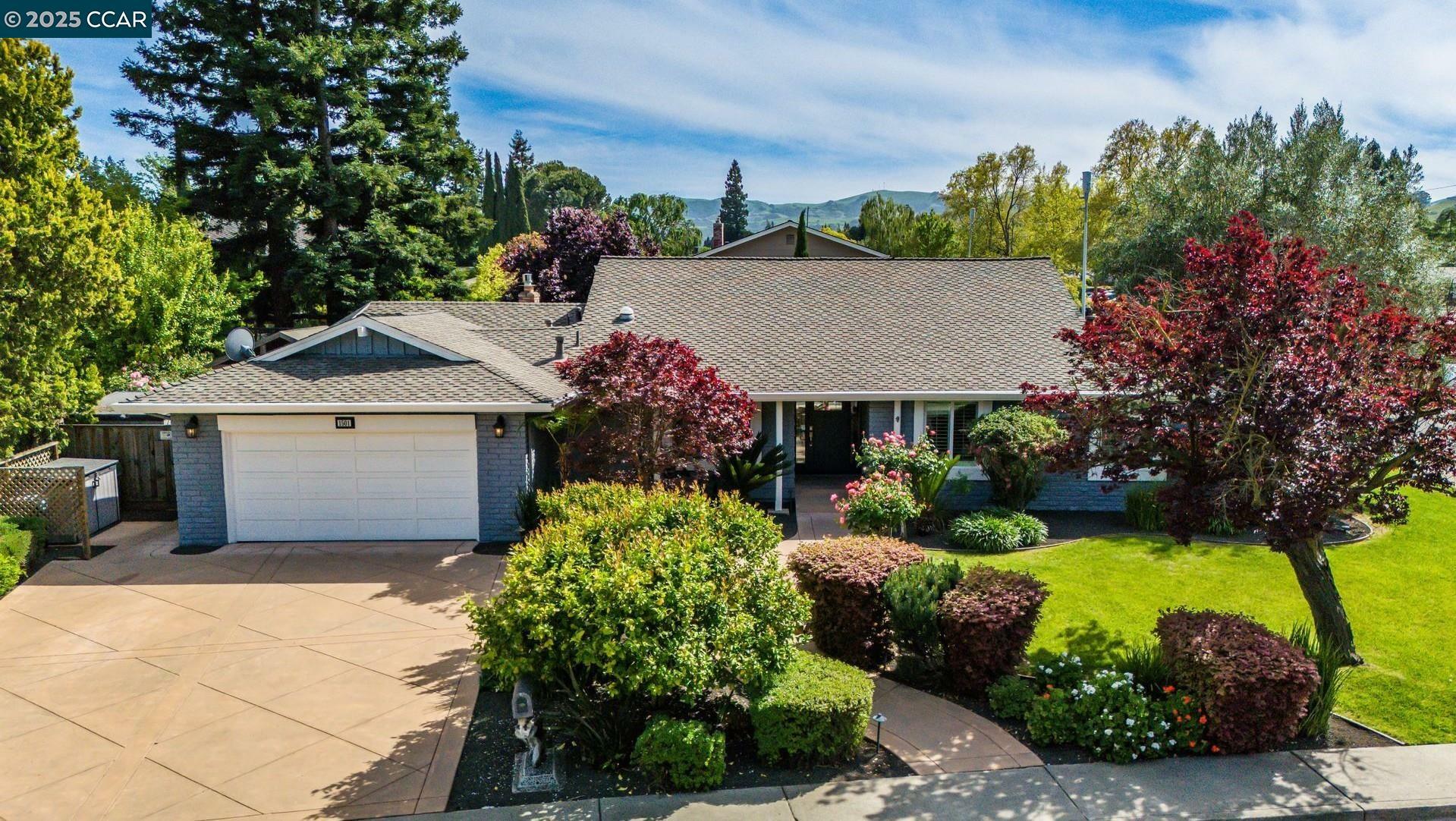 Property Photo: 1501 Harlan Dr CA 94526