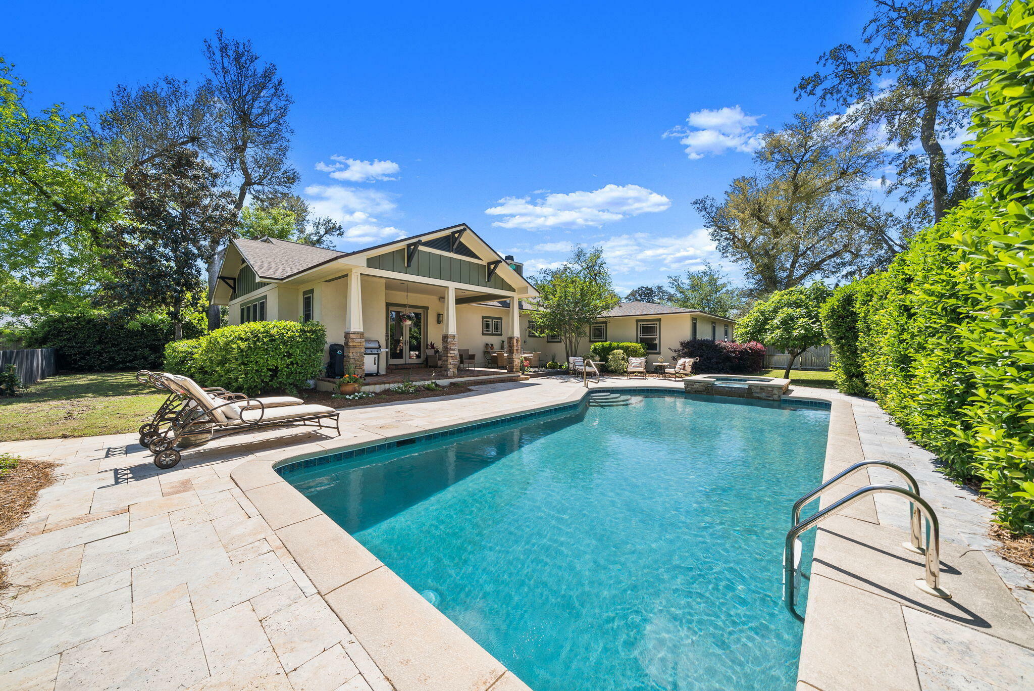 Property Photo: 511 Hollis Avenue FL 32401