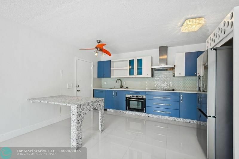 Property Photo: 2180 NE 67th St 711 FL 33308