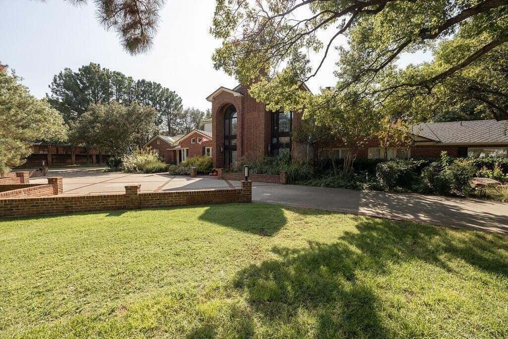 Property Photo: 2206 Wayne Avenue TX 79407