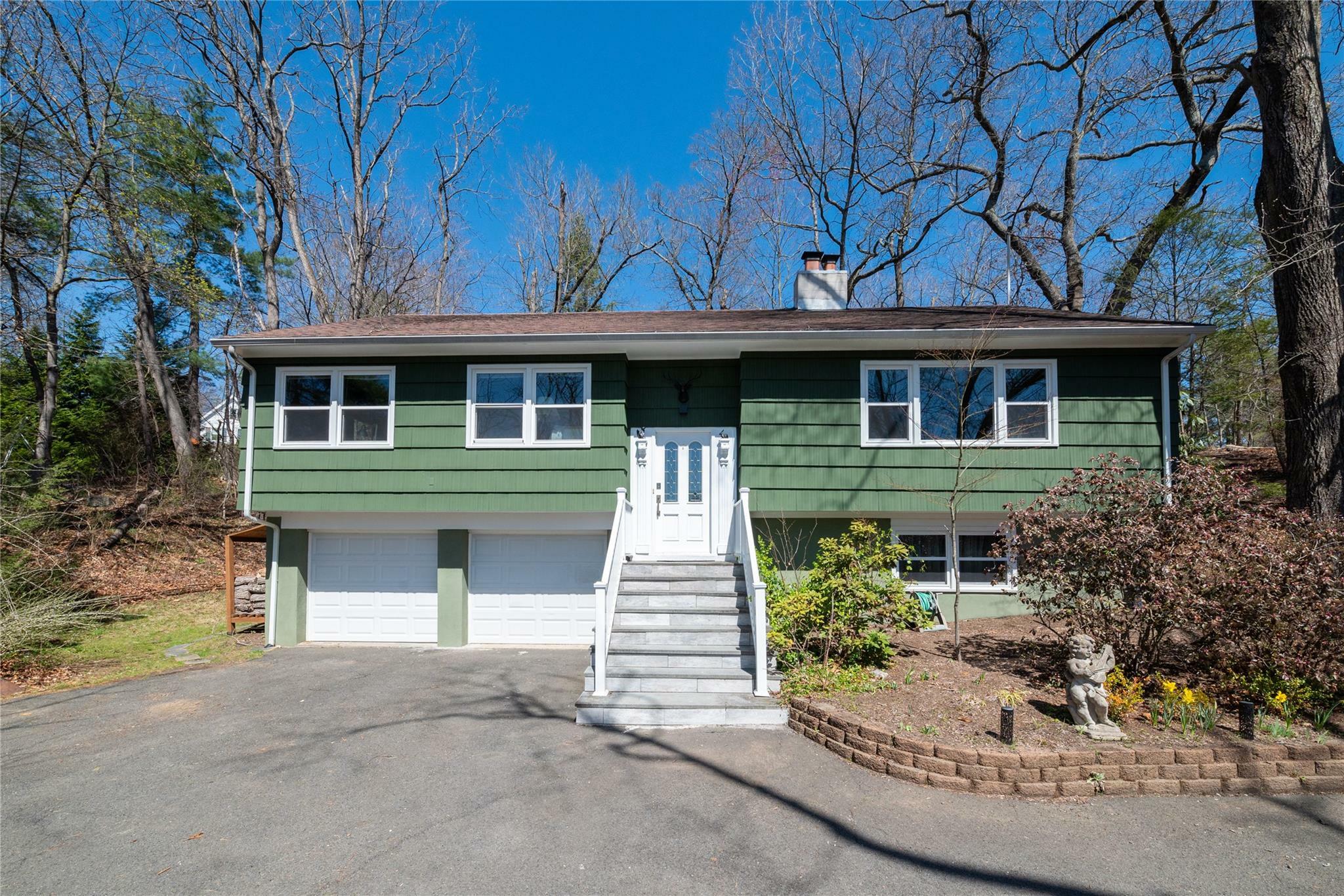 52 Seneca Lane  Pleasantville NY 10570 photo