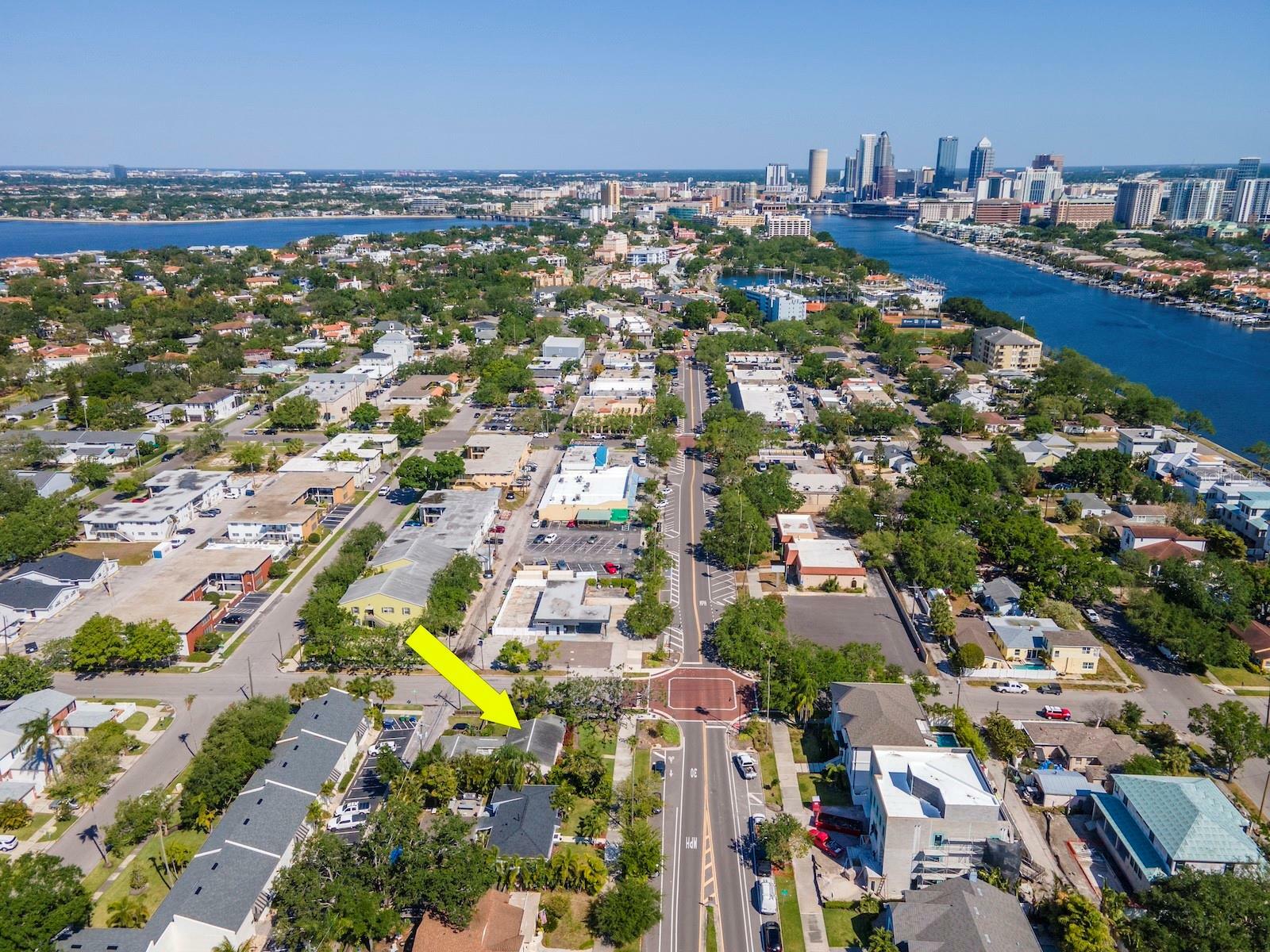 Property Photo: 404 E Davis Boulevard FL 33606