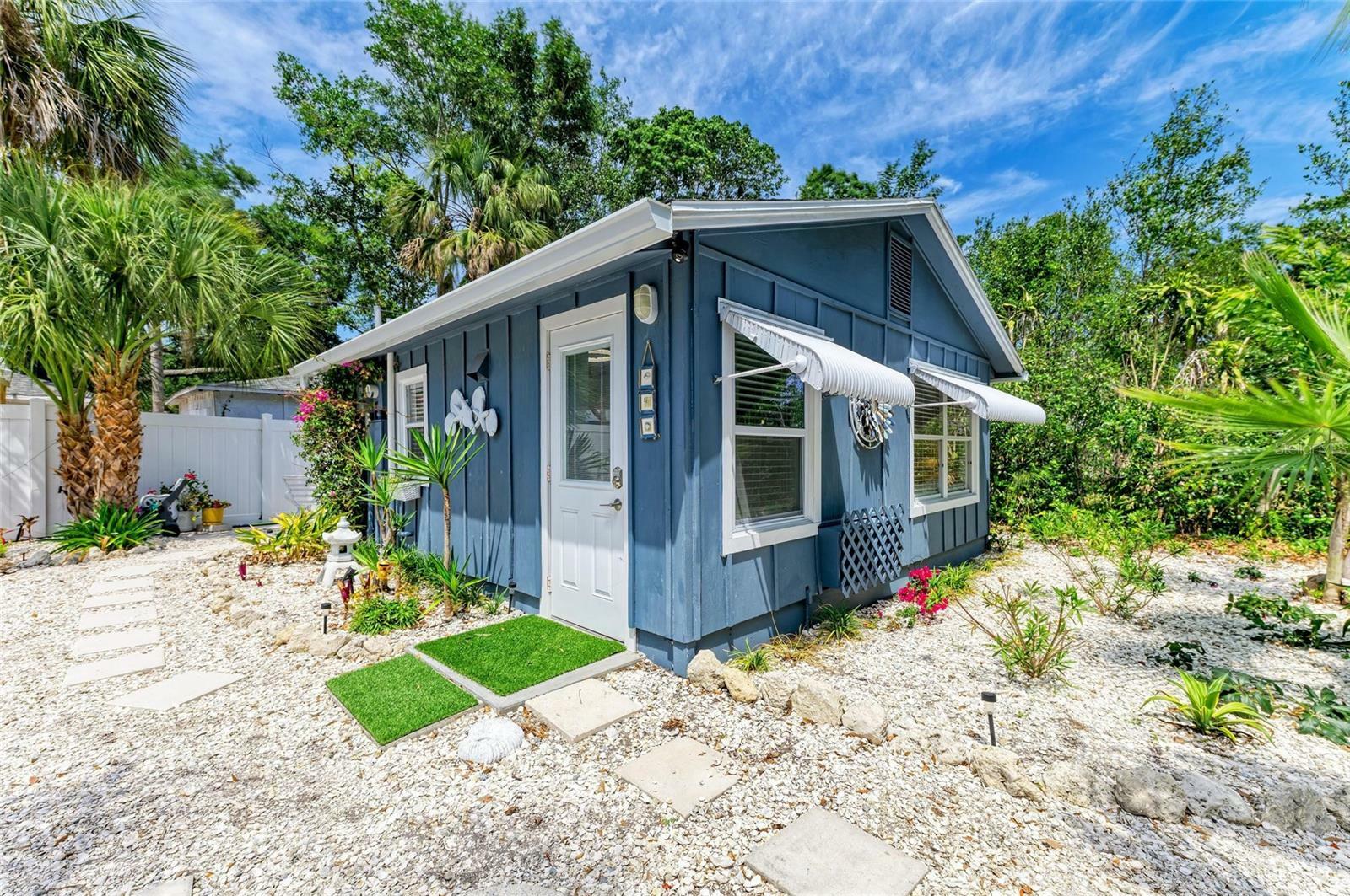 Property Photo: 2031 Oak Terrace FL 34231
