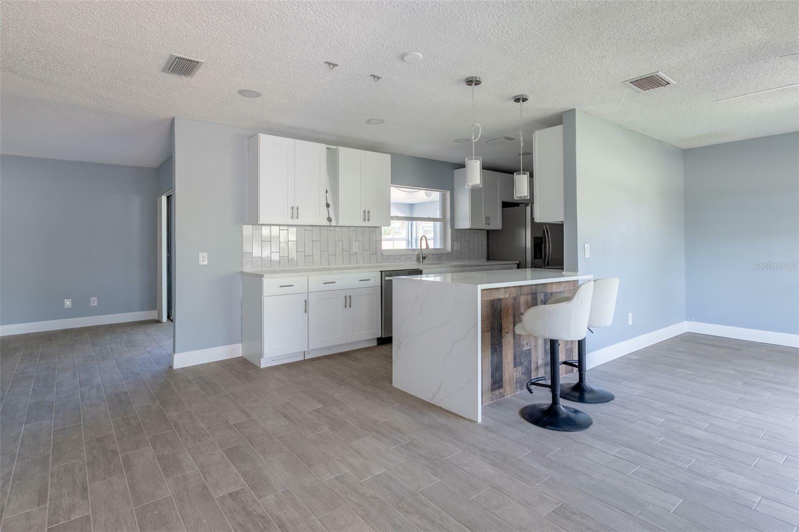 Property Photo: 5810 Venetian Boulevard NE FL 33703