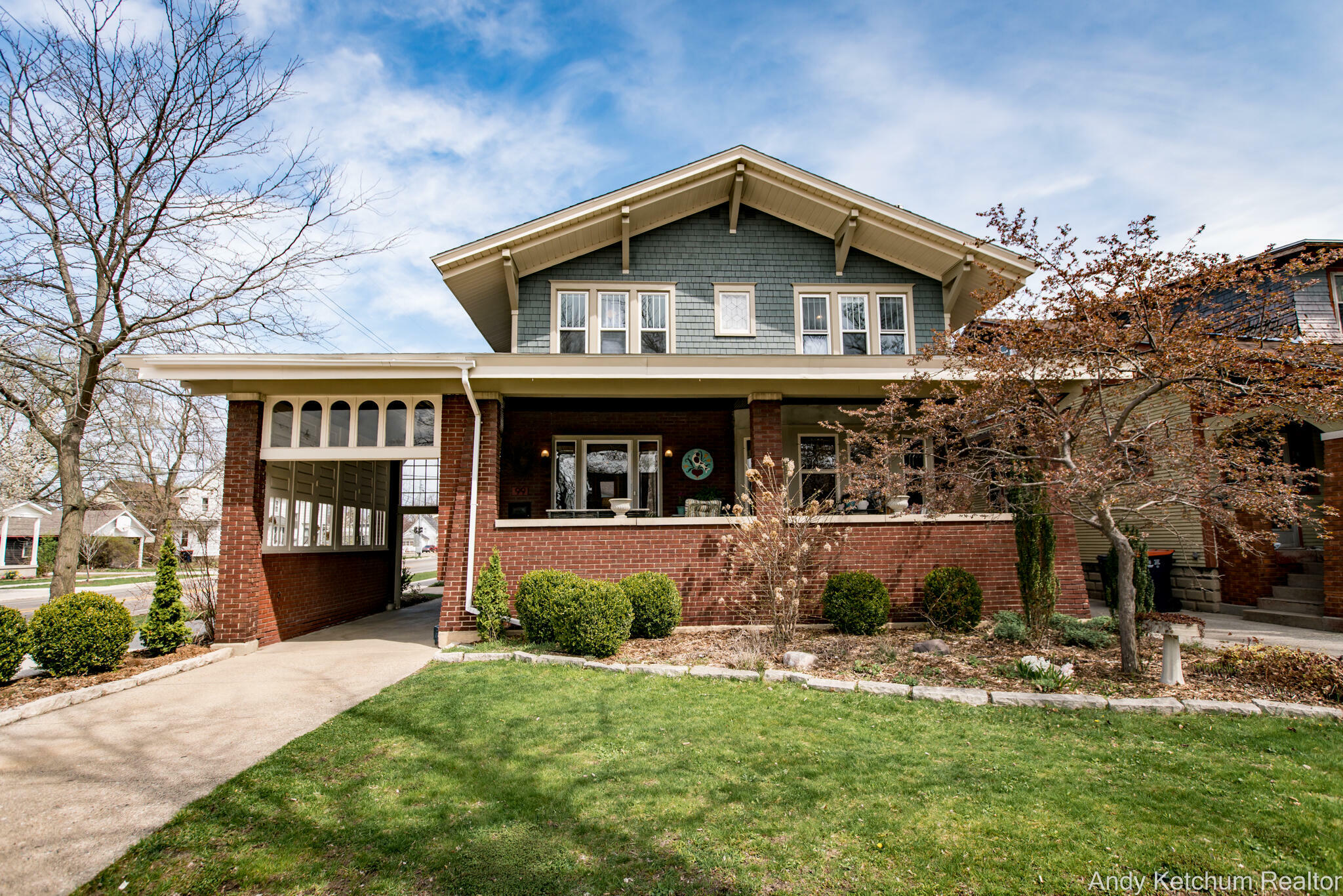 Property Photo: 99 W 18th Street MI 49423