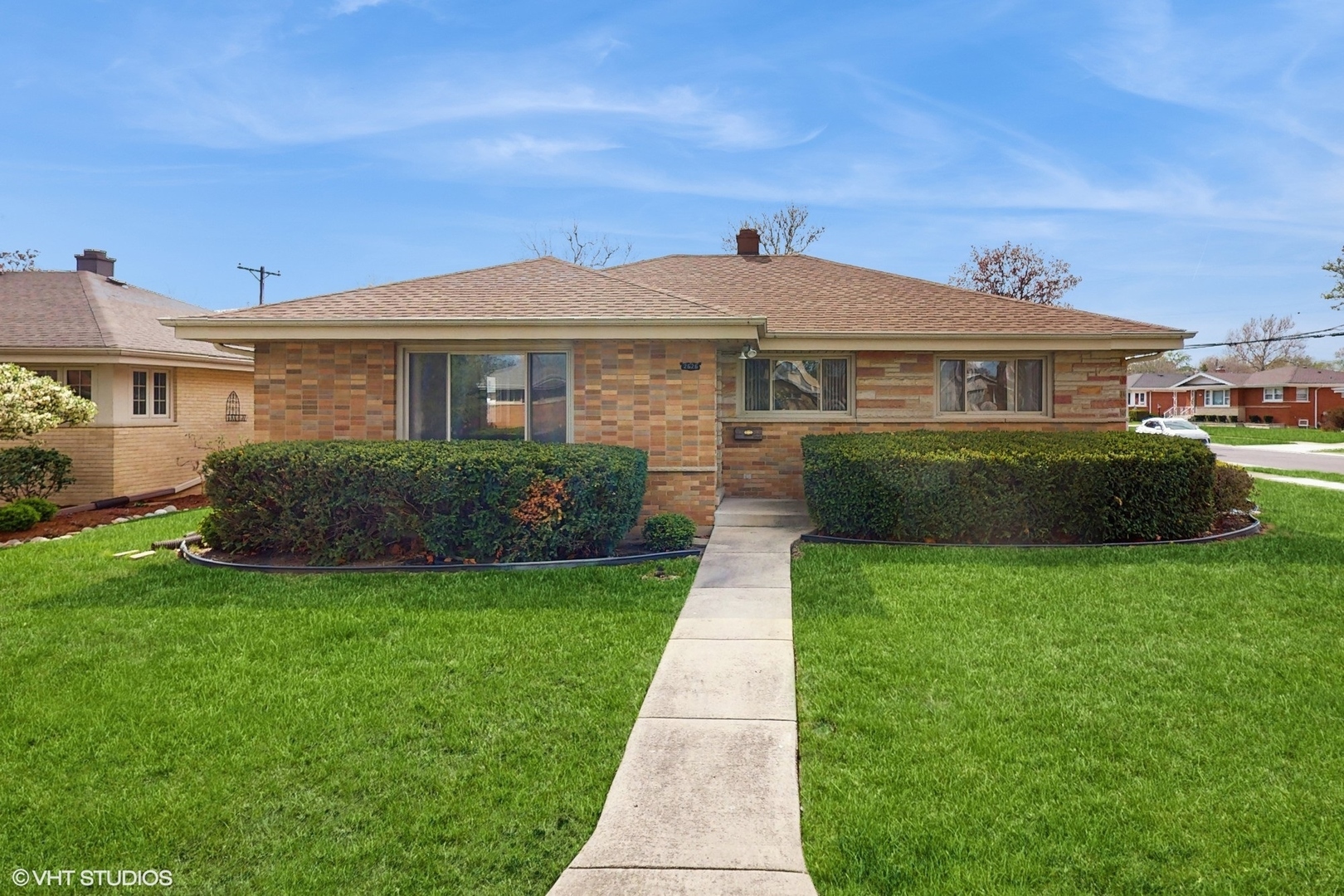 Property Photo: 2626 Sunnyside Avenue IL 60154