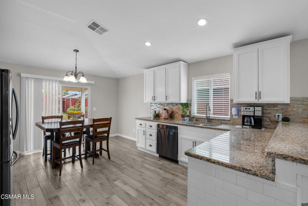 Property Photo:  3438 Park Meadows Drive  CA 93308 