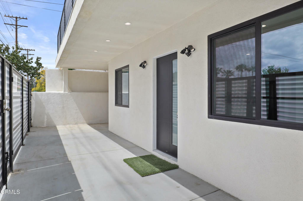 Property Photo: 112 N Kenneth Road 101 CA 91501