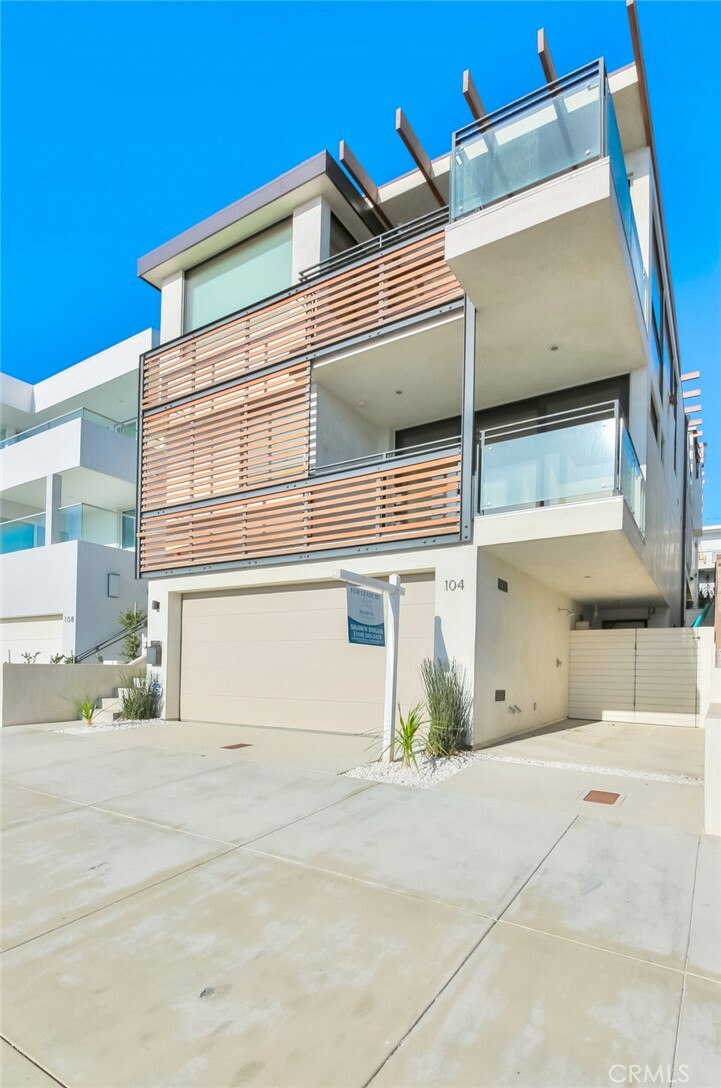 Property Photo:  104 Manhattan Avenue  CA 90266 