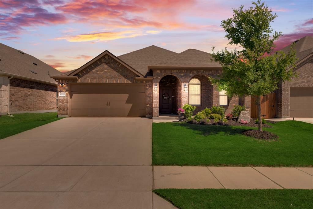 Property Photo: 11225 Klondike Lane TX 76227
