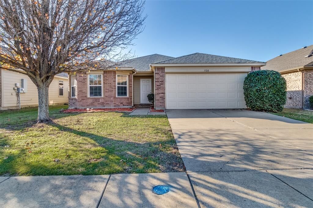Property Photo: 920 Cottonwood Trail TX 75409