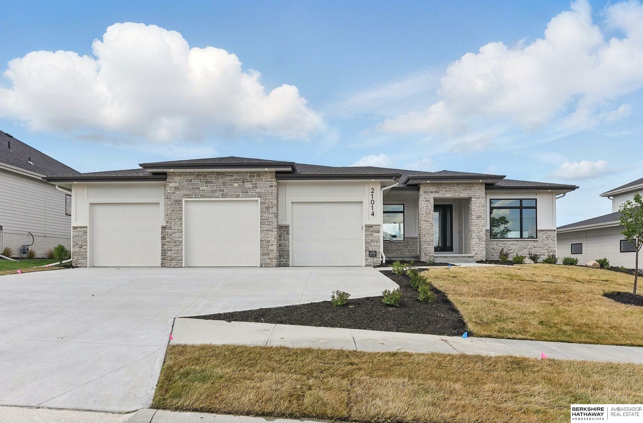 Property Photo: 21014 E Street NE 68022