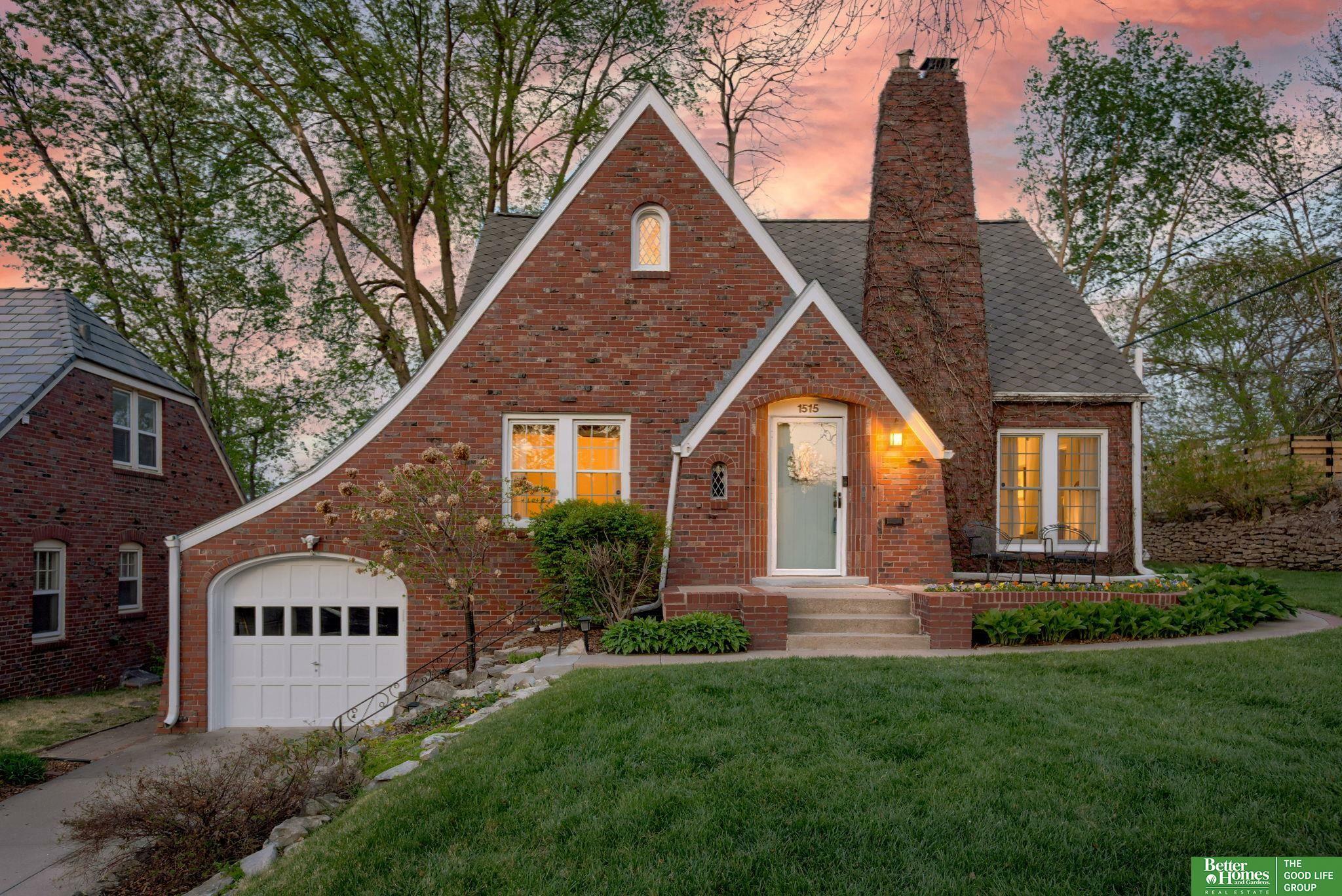 Property Photo: 1515 N 51 Street NE 68104
