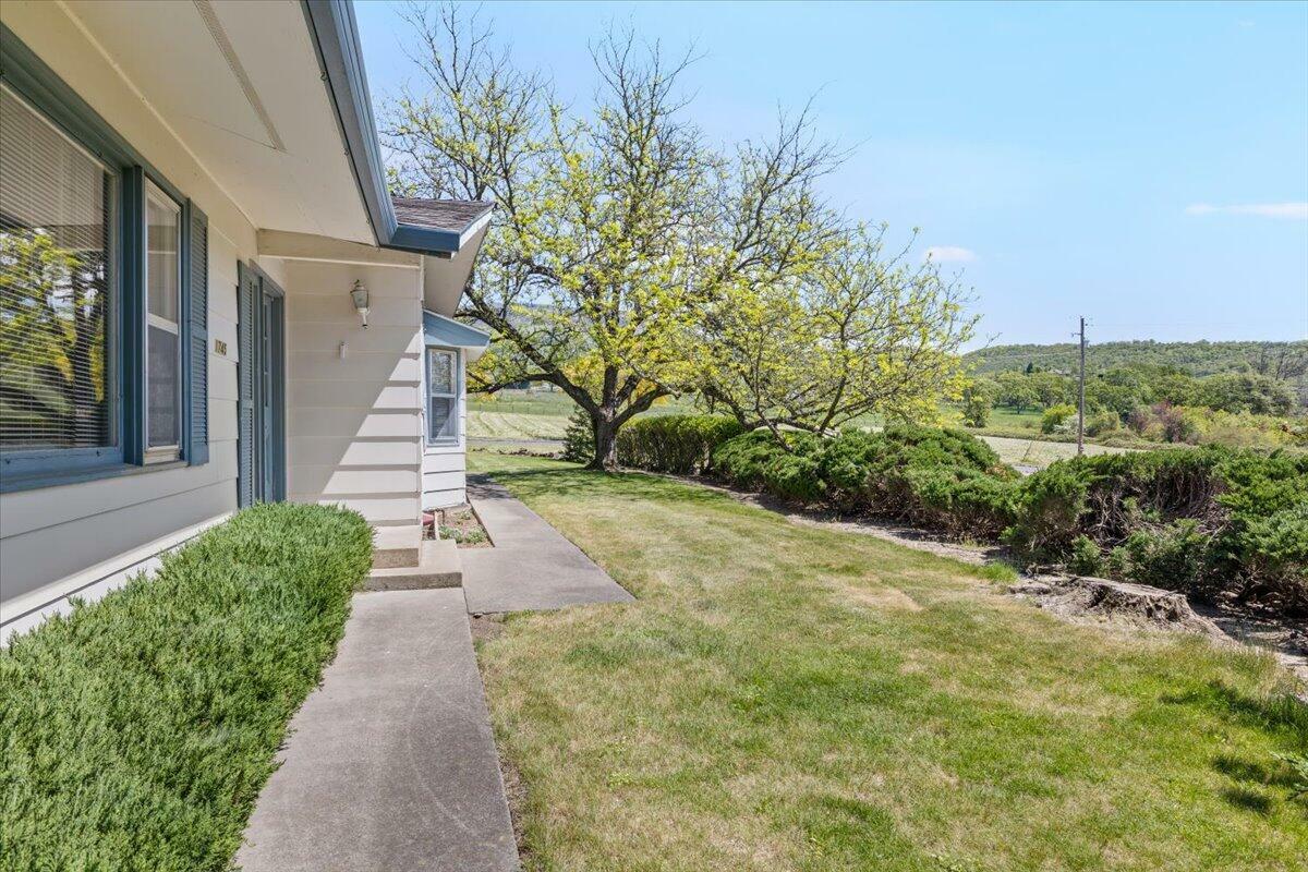 Property Photo: 1745 Oakmont Drive OR 97504