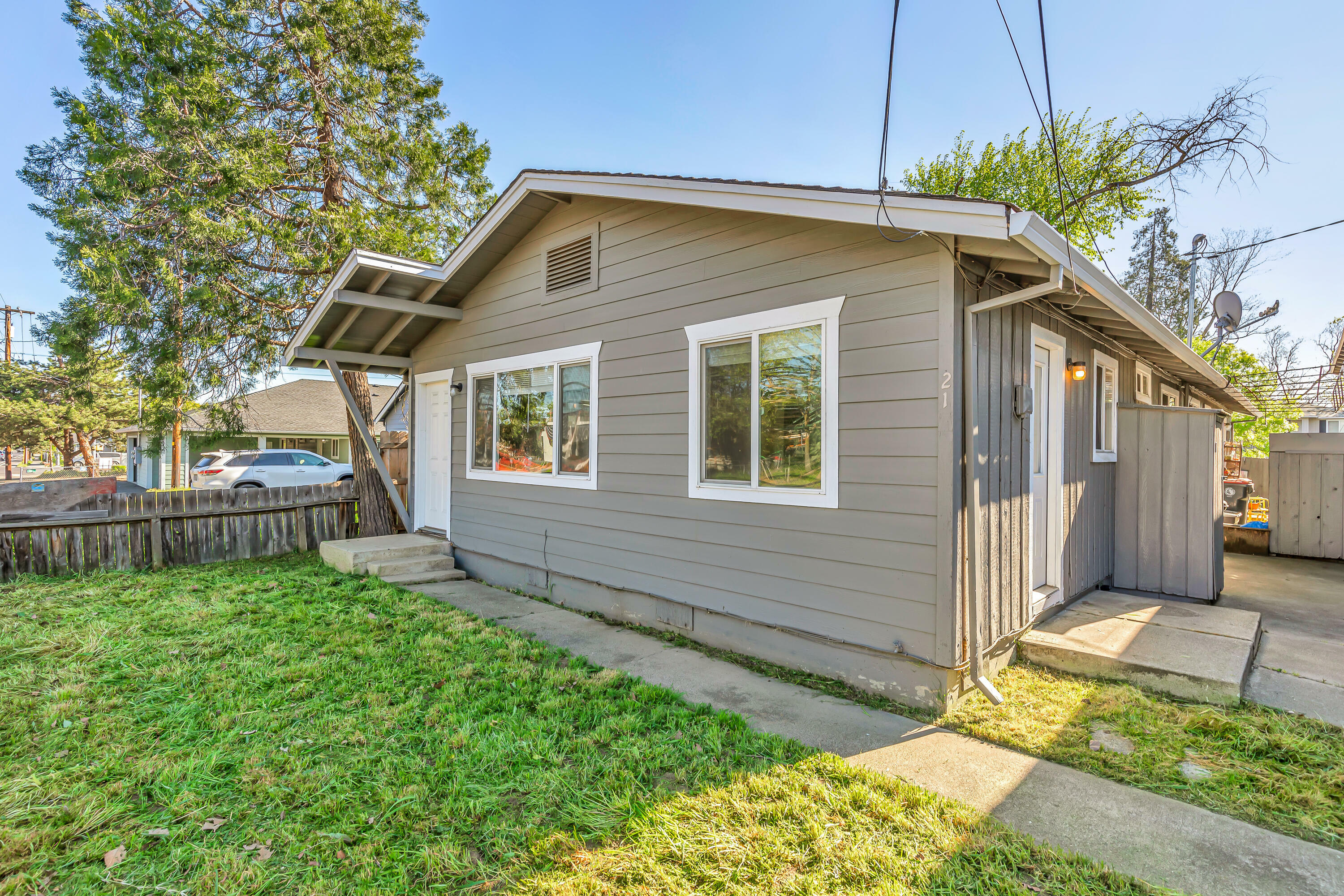 Property Photo: 22 Elm Street OR 97501