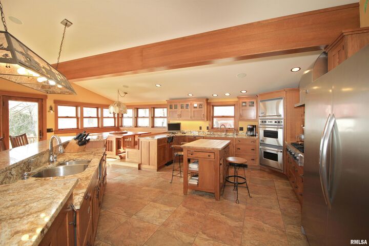 Property Photo: 1800 E Deer Creek Road IA 52732