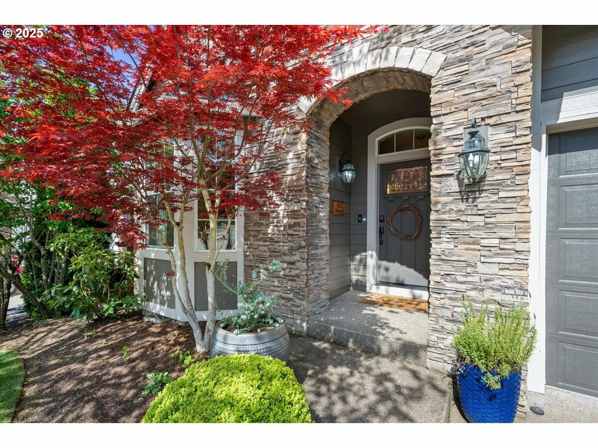 Property Photo: 5254 N Wedgewood Loop OR 97132