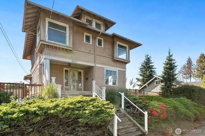 Property Photo: 2647 Walnut Ave SW WA 98116