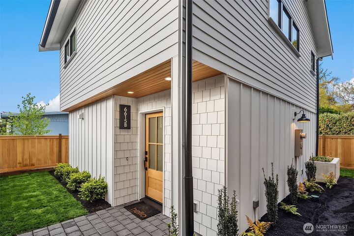 Property Photo:  6615  Woodlawn Avenue N B  WA 98103 