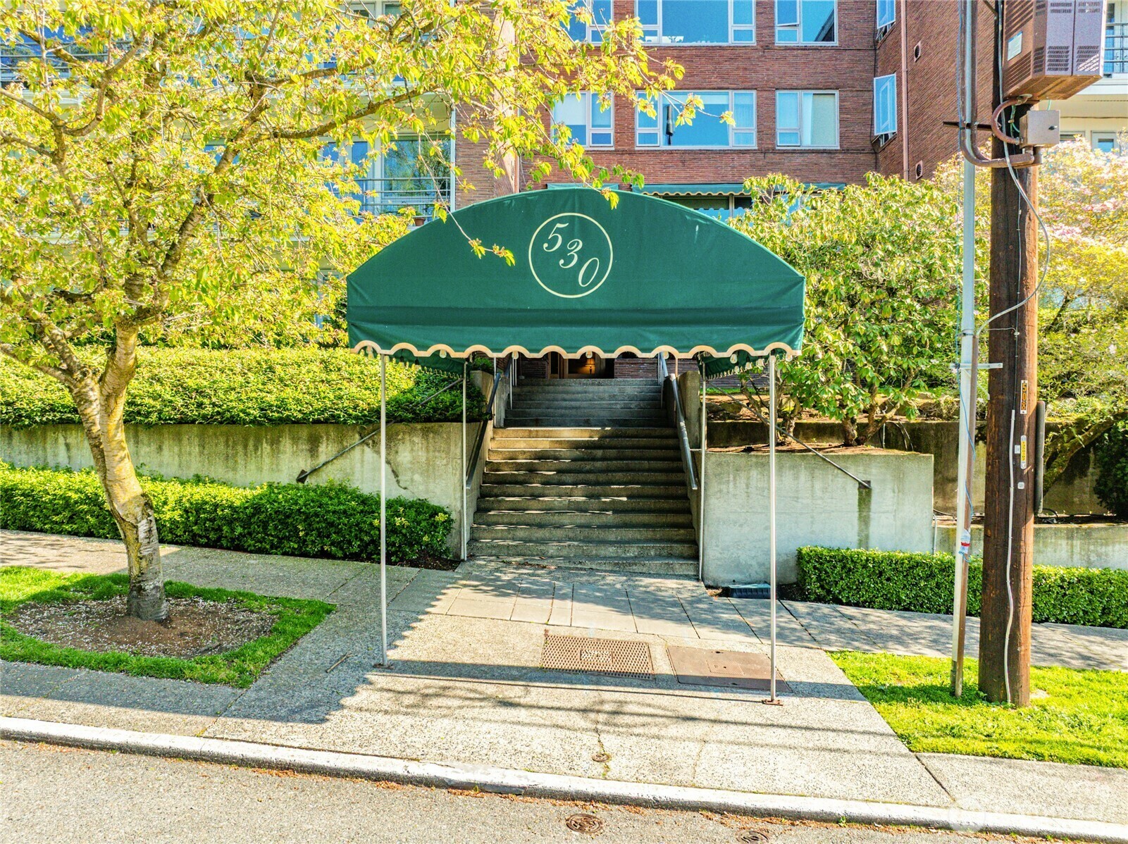 Property Photo: 530 W Olympic Place 203 WA 98119
