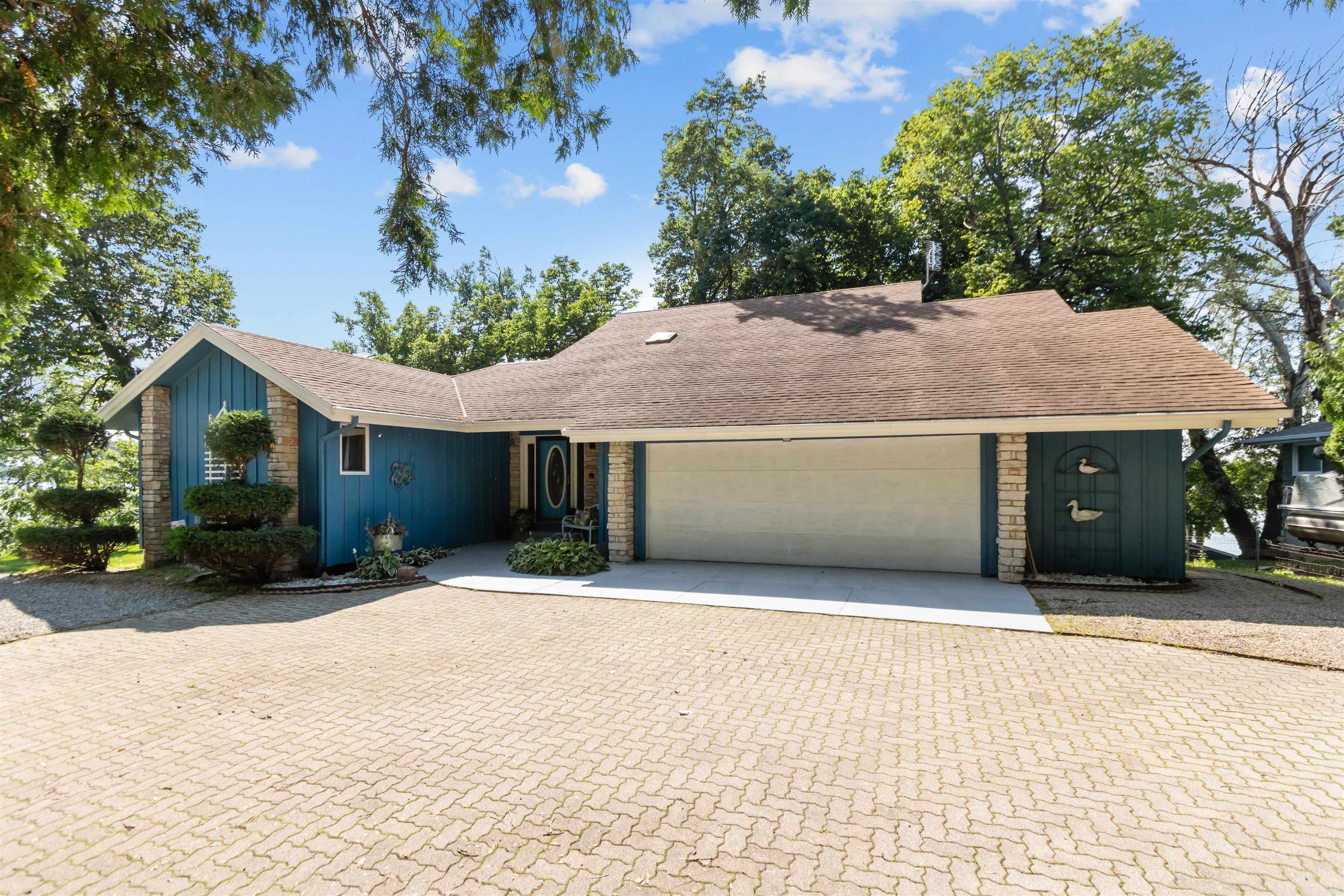 Property Photo: 1096 Lakeshore Drive WI 54952