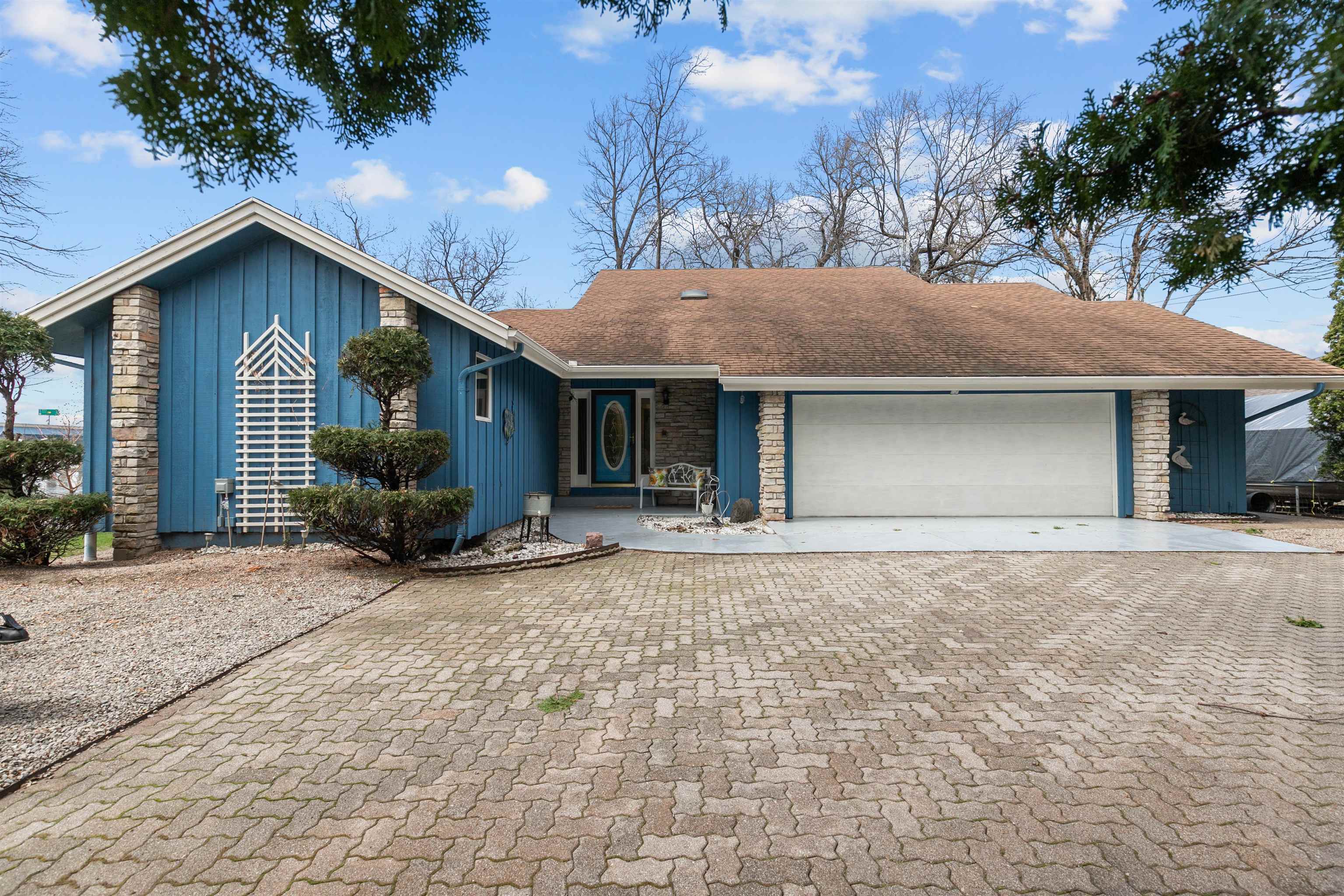 Property Photo: 1096 Lakeshore Drive WI 54952