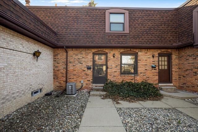 Property Photo:  5055 Crooks Road 17  MI 48073 