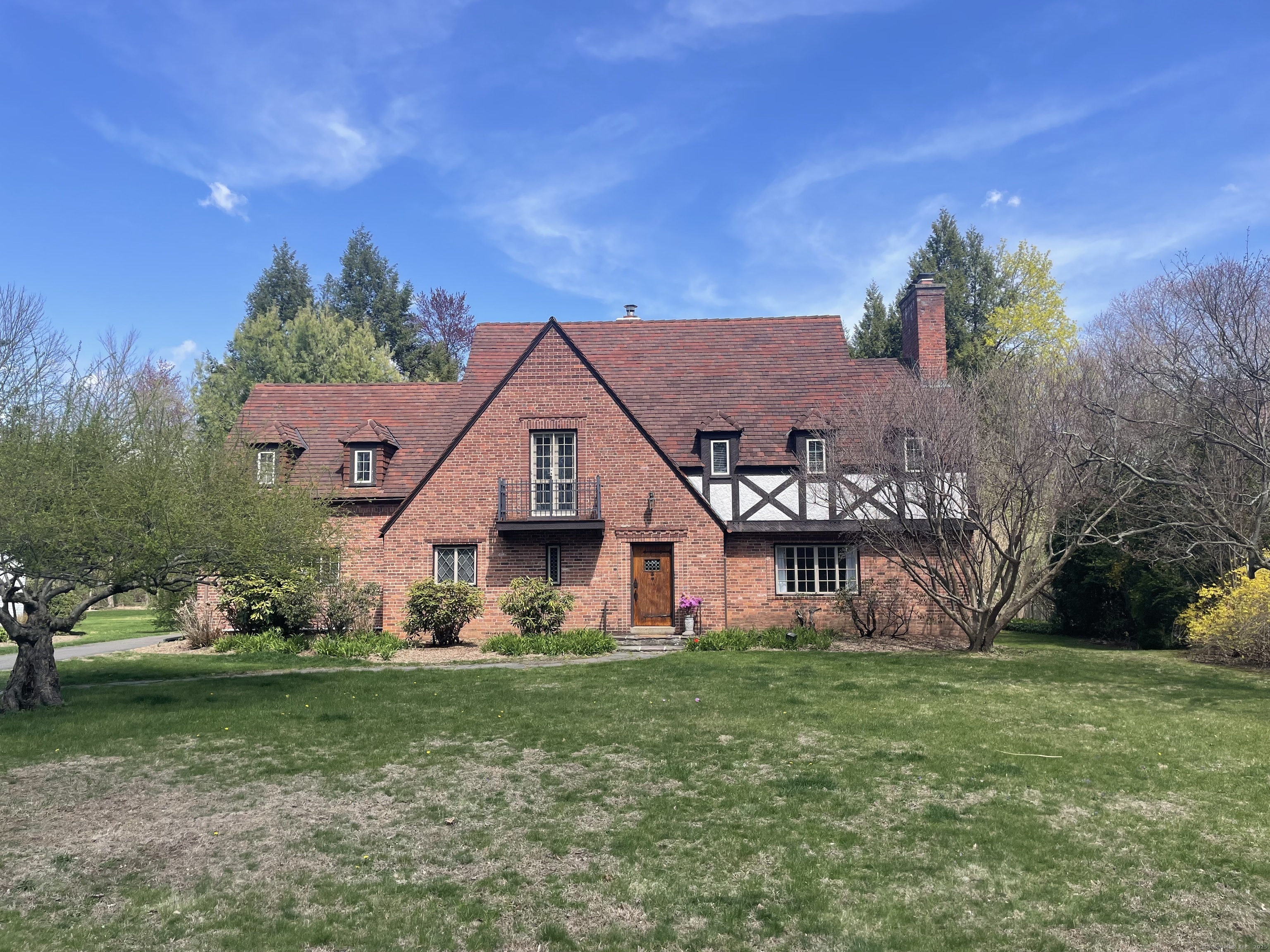 Property Photo: 386 Bloomfield Avenue CT 06117