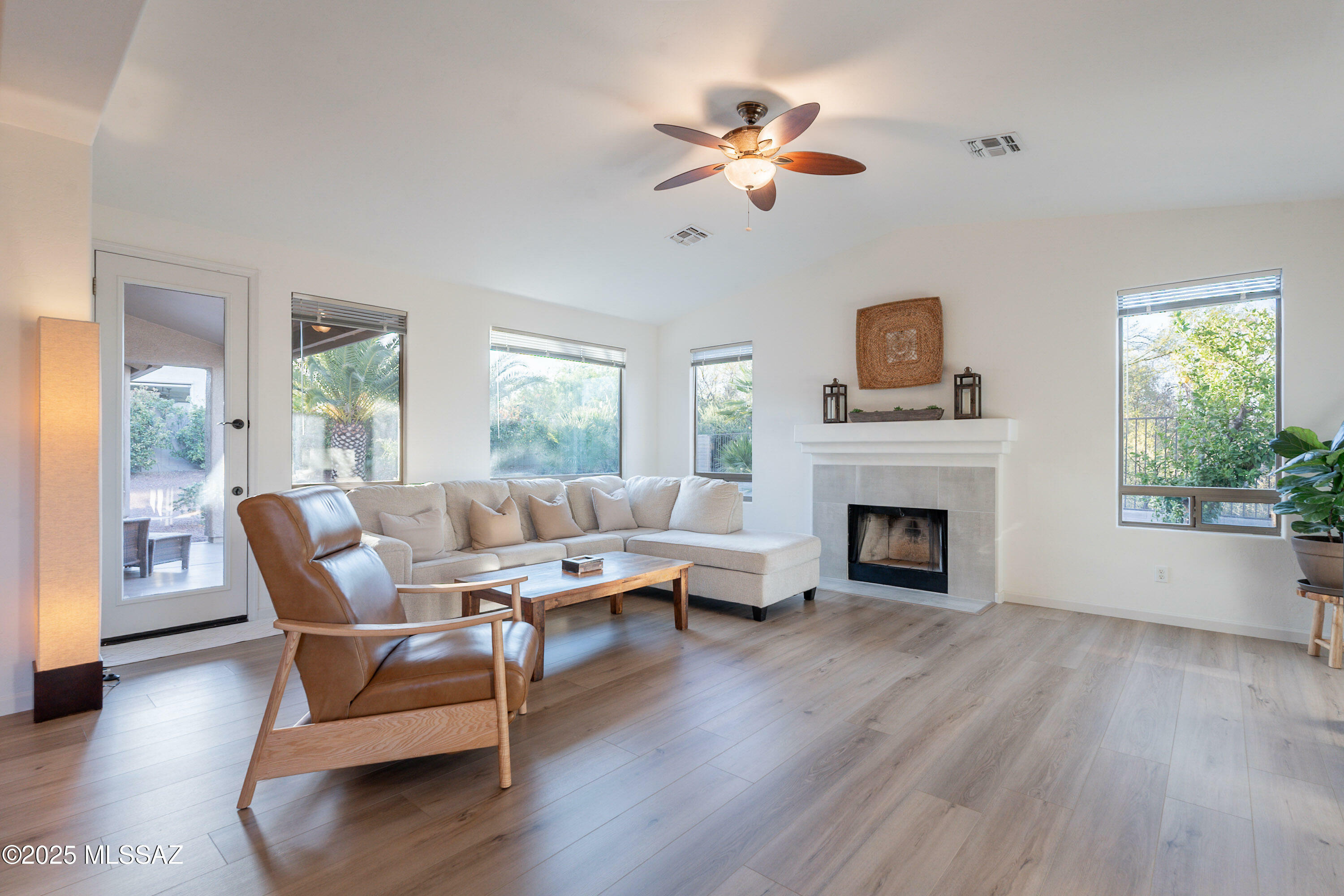 Property Photo: 829 E Hickman Drive AZ 85737