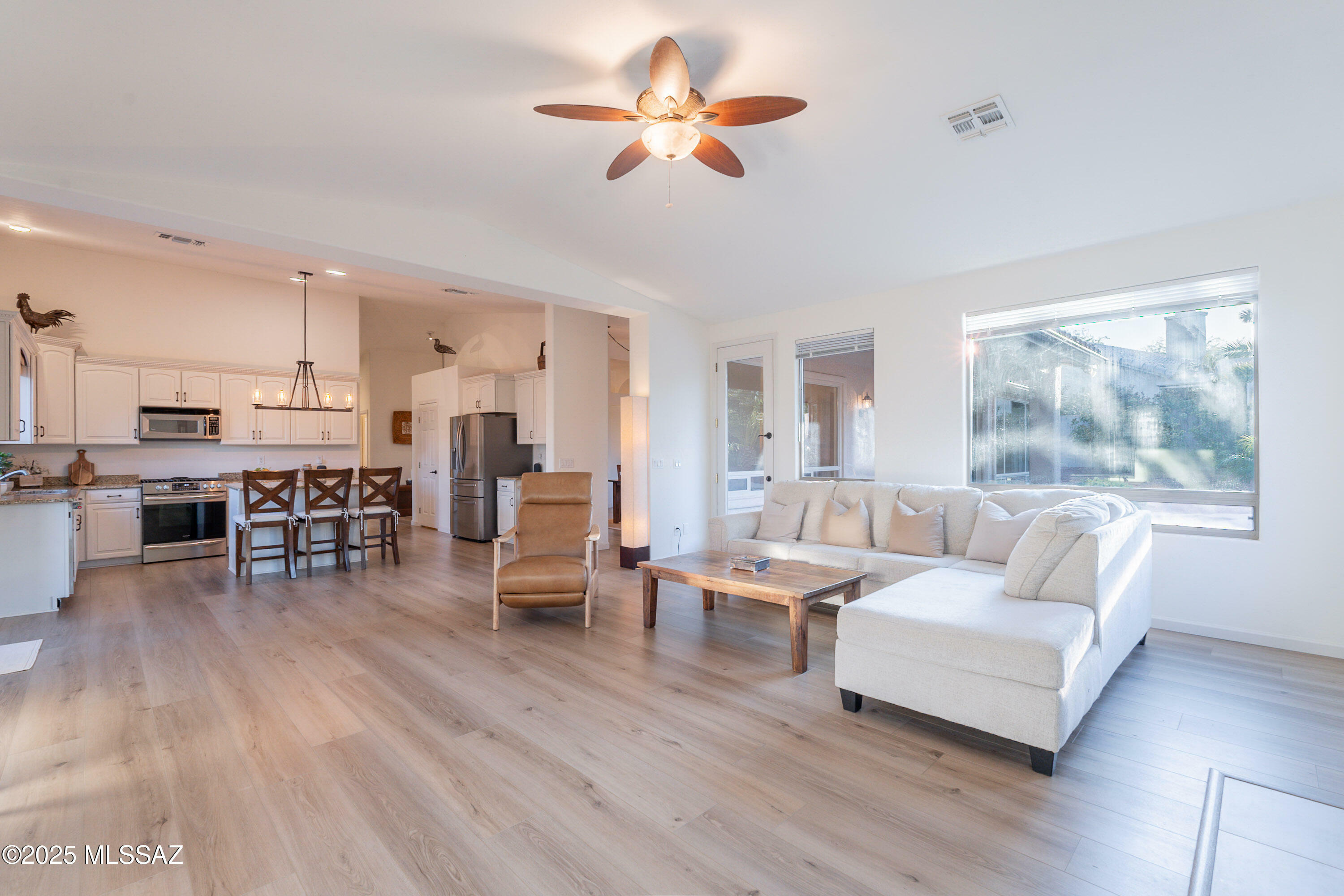 Property Photo: 829 E Hickman Drive AZ 85737