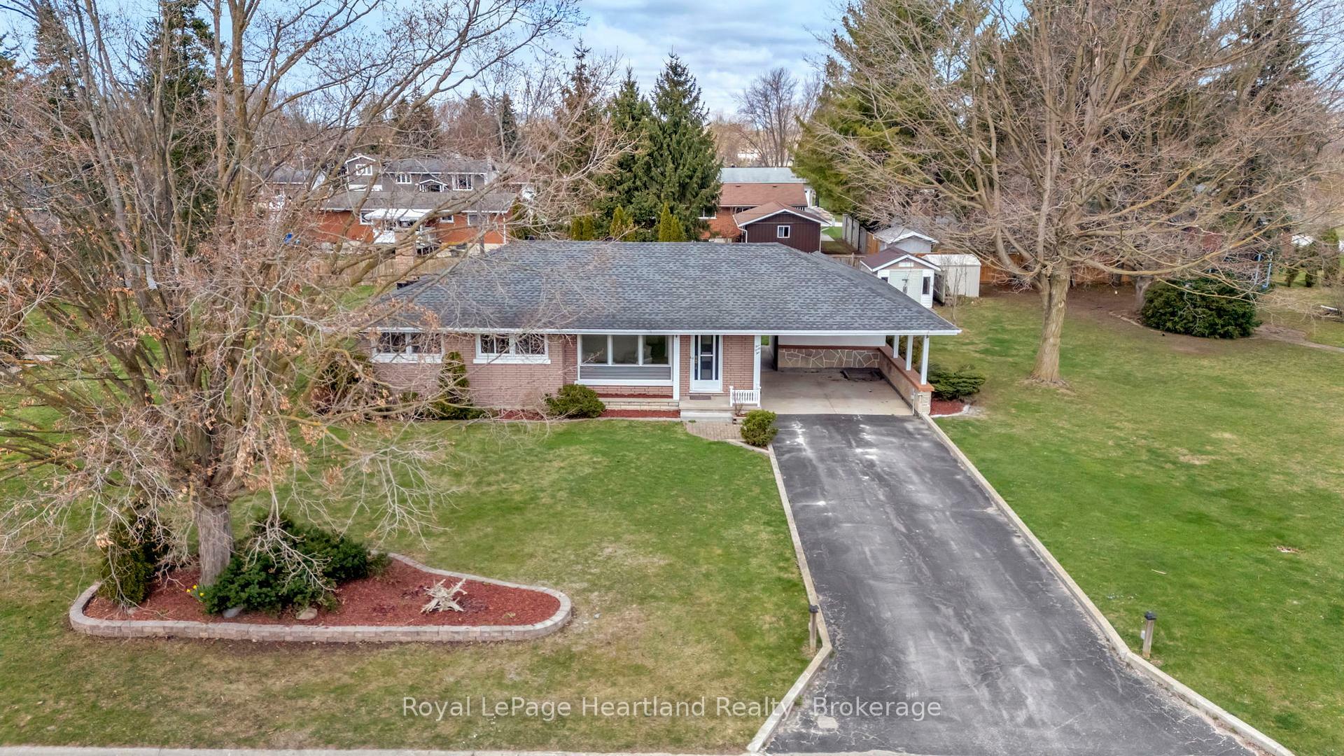 Property Photo: 542 Angus Street ON N0G 2W0