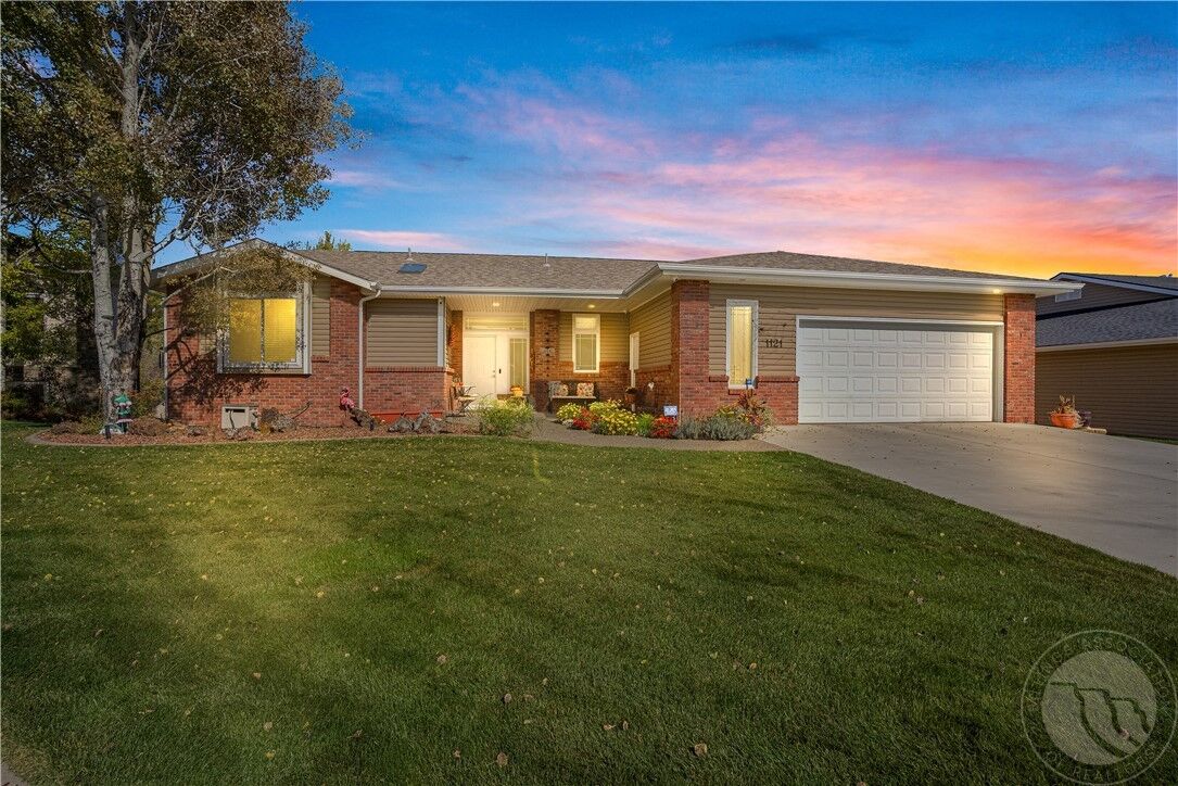 Property Photo:  1121 Strawberry Ave  MT 59105