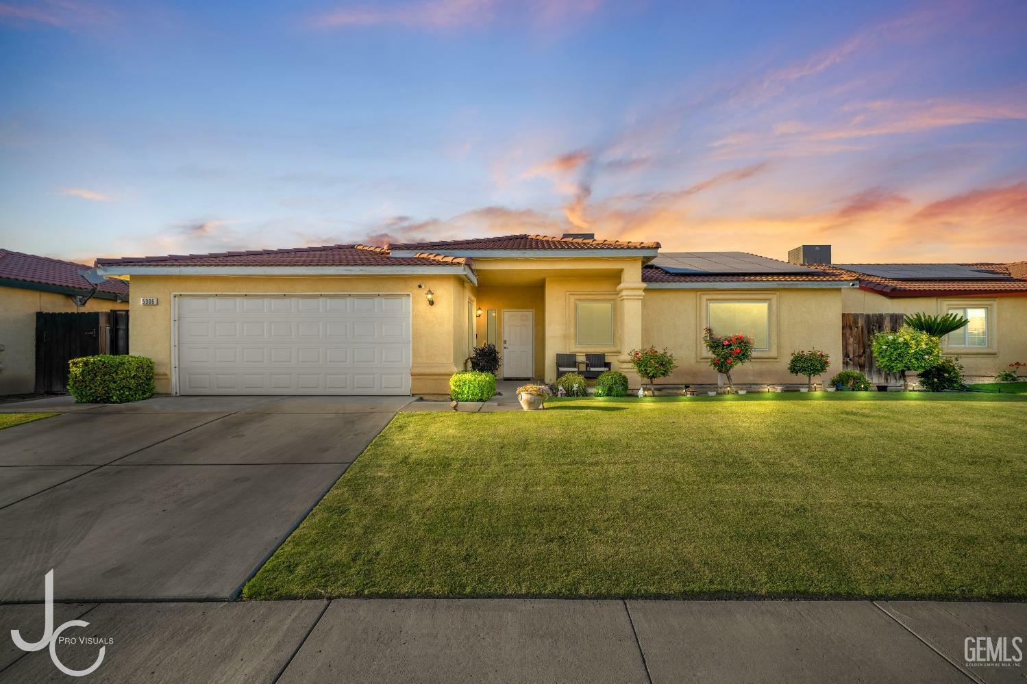 5306 El Palacio Drive  Bakersfield CA 93307 photo