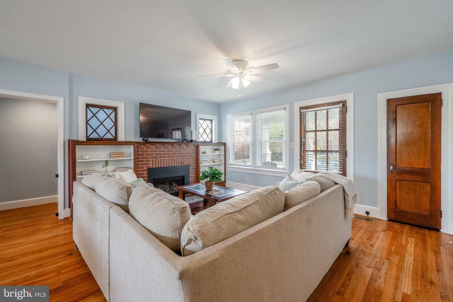 Property Photo: 320 E Monroe Avenue VA 22301