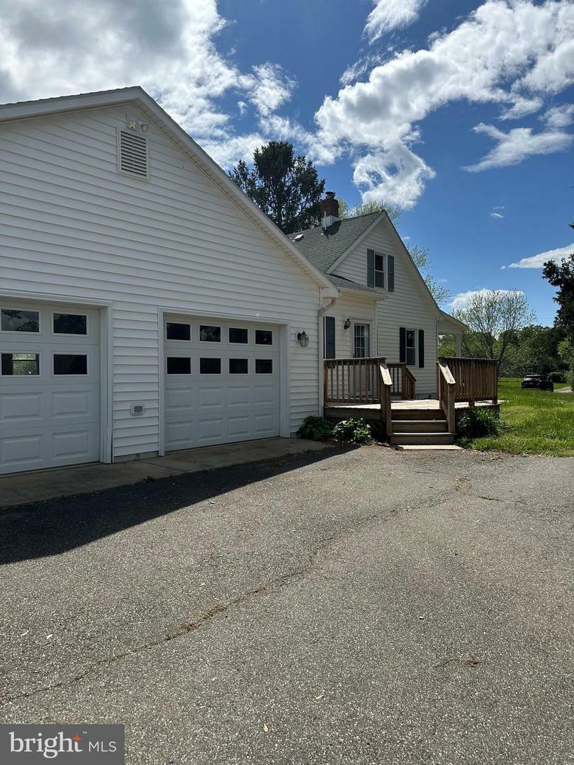 Property Photo: 860 Allens Lake Road VA 23936
