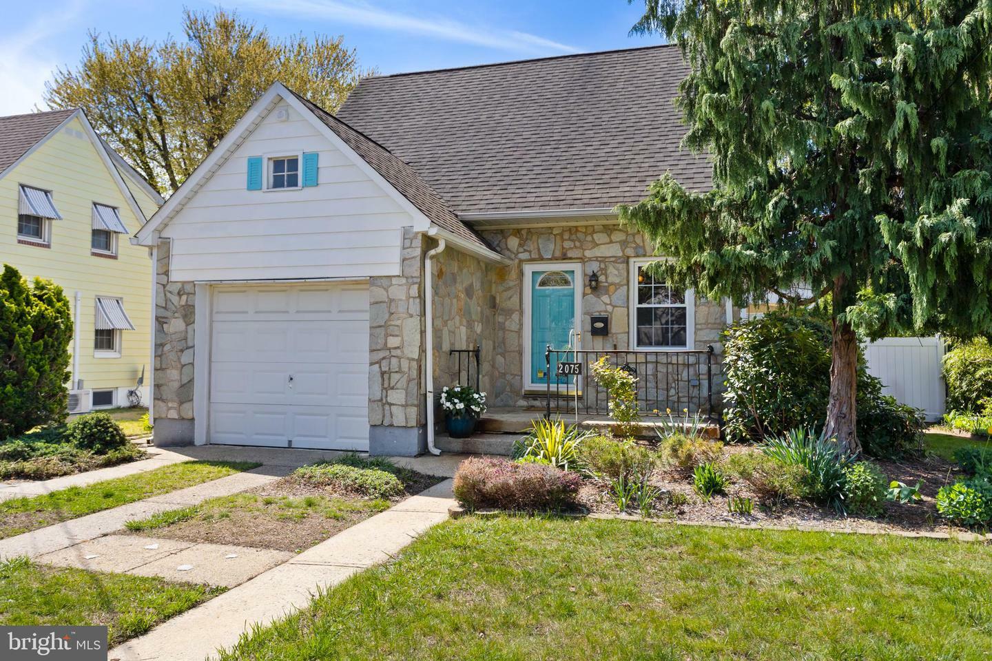 2075 S Olden Avenue  Hamilton NJ 08610 photo