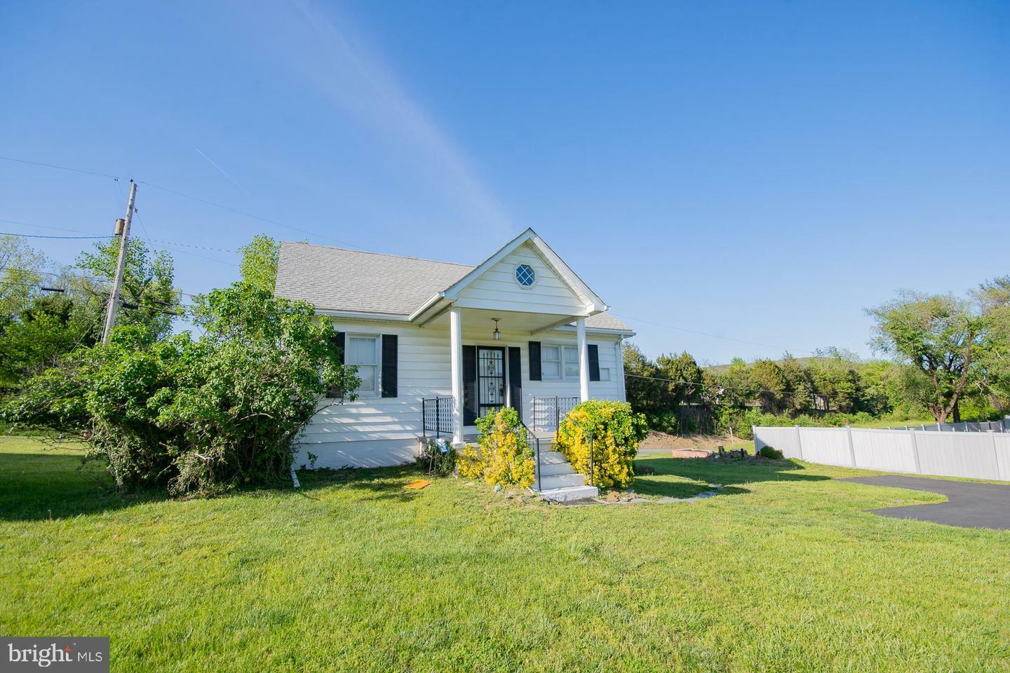 Property Photo: 205 Pointfield Drive WV 25425