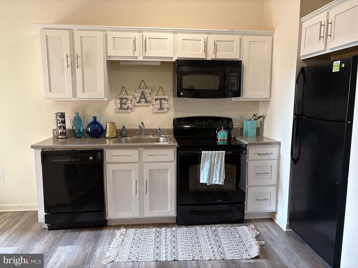 Property Photo:  1000 Diamond Street E  PA 19122 