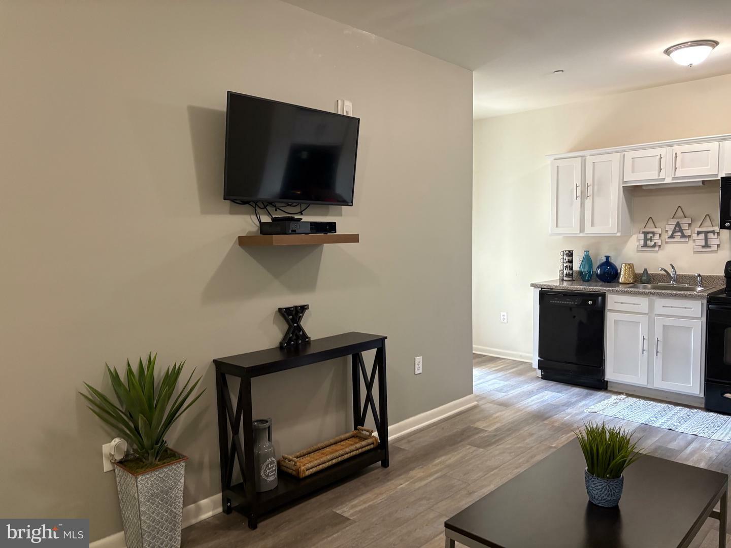 Property Photo: 1000 Diamond Street C PA 19122