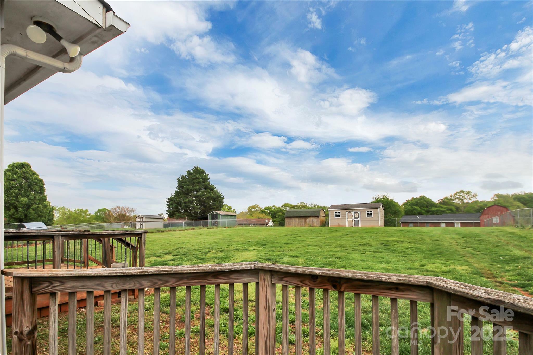 Property Photo: 114 Southglenn Drive NC 28152